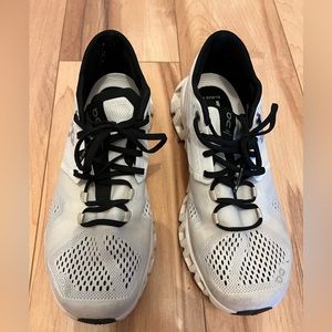 On cloud tennis shoes